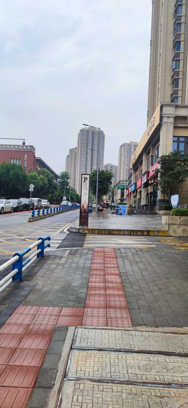仙桃街道巴蜀小学片区缓堵促畅示范点